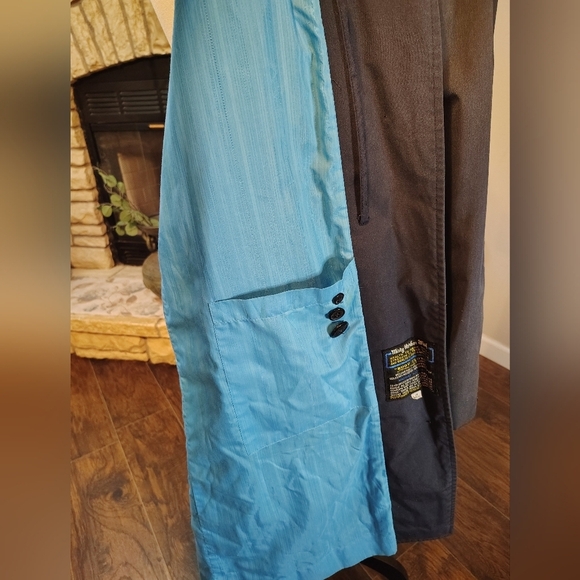 Vintage 60s/70s Woman's Classic Black Trench Coat Size 14 - Picture 8 of 9